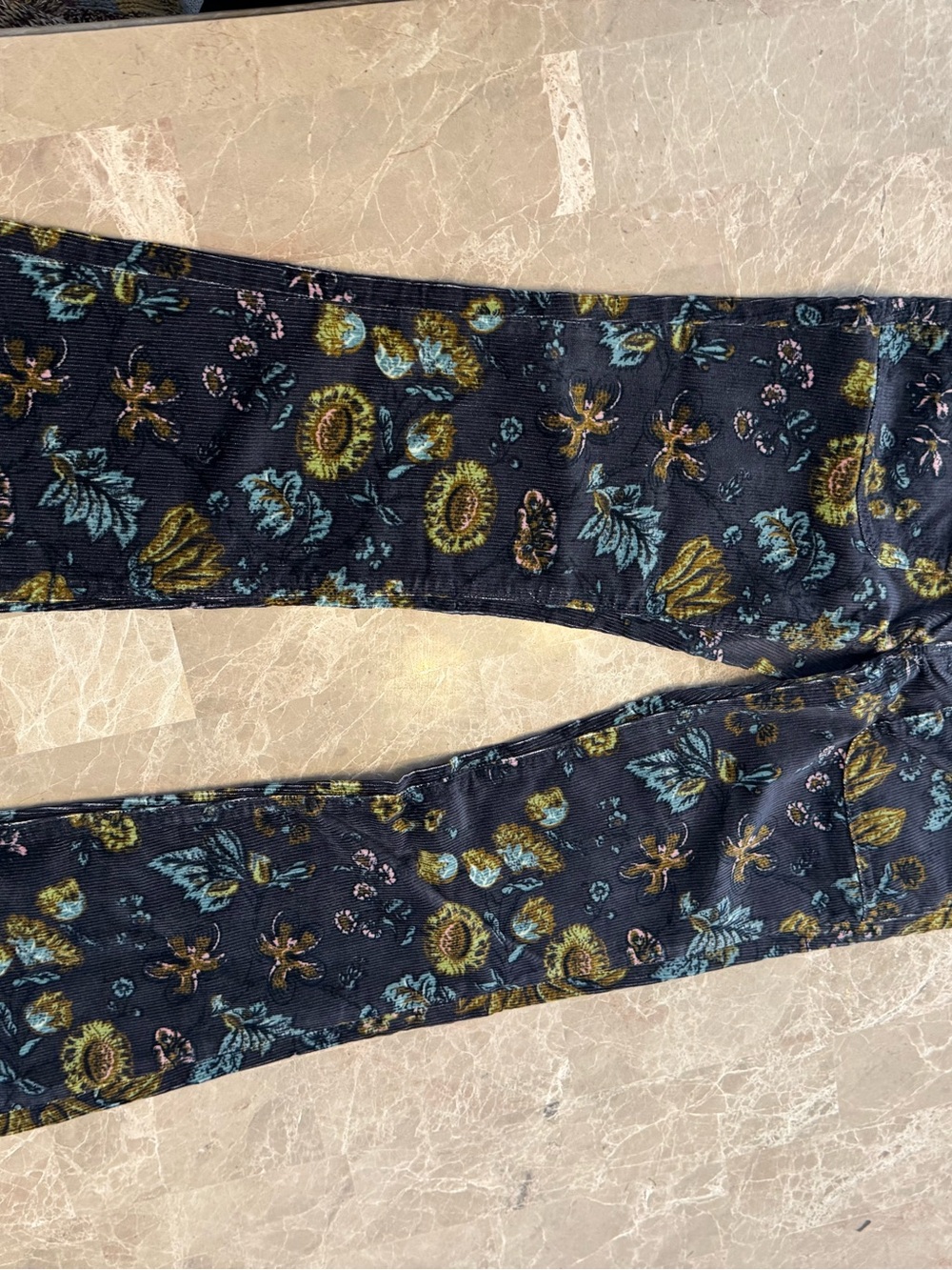 PILCRO ANTHROPOLOGIE The Icon Flare Low-Rise Corduroy Jeans Printed Floral 24 - Picture 9 of 16